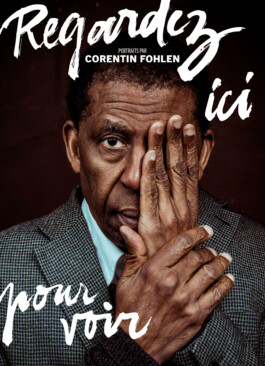 Visuel de couverture du livre photographique REGARDEZ ICI POUR VOIR de Corentin Fohlen publié par les Editions Light Motiv en 2025, sur son travail de portraits de presse des célébrités et personnalités publiques.